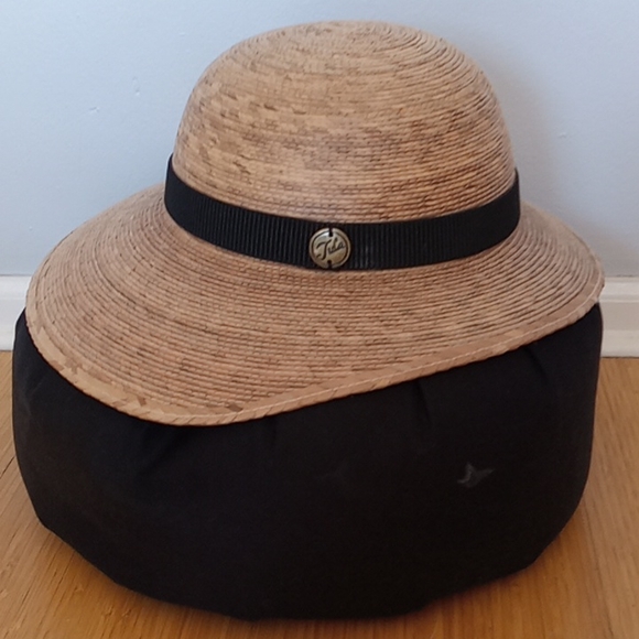 Hat - Picture 3 of 4